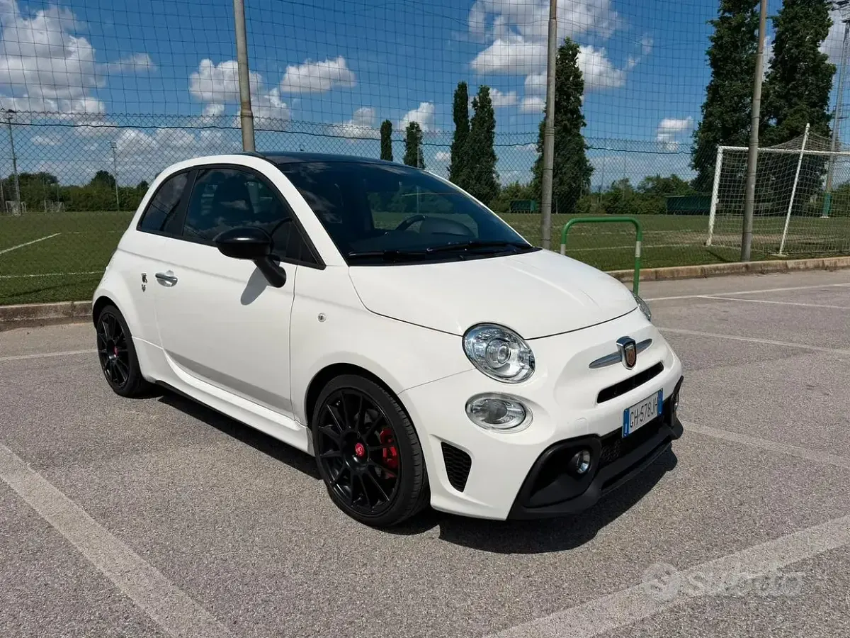 Usata Abarth 500 Turismo 165 CV (121 kW) 2021 Bianco Berlina