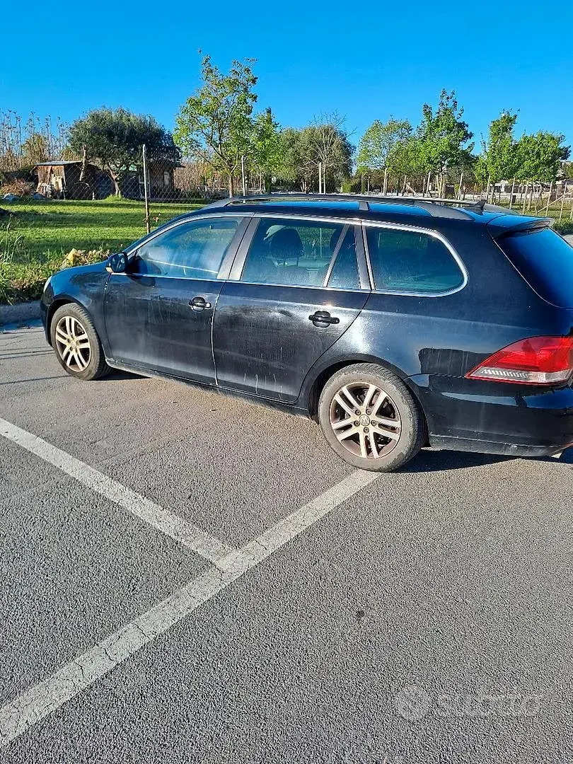 Usata VW Golf 105 CV (77 kW) 2010 Nero Monovolume