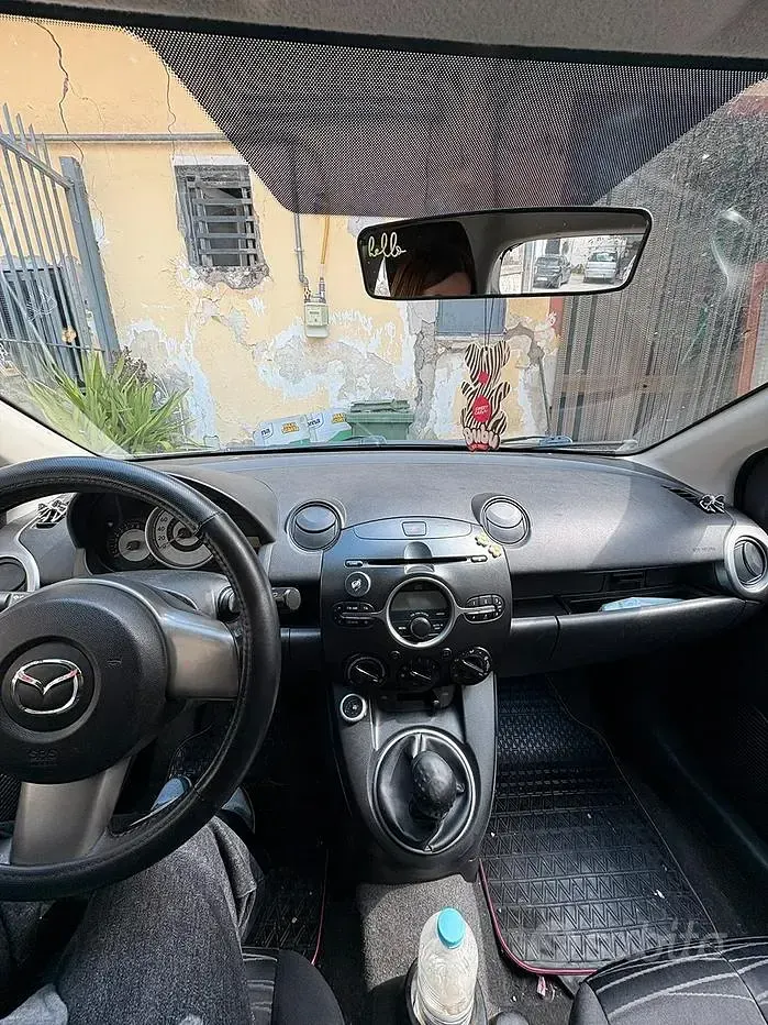 Usata Mazda 2 68 CV (50 kW) 2010 Grigio Utilitaria