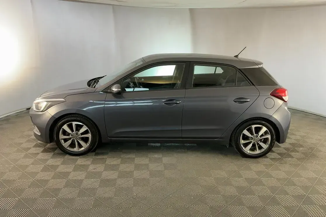 Usata Hyundai i20 Comfort 85 CV (62 kW) 2016 Grigio Berlina