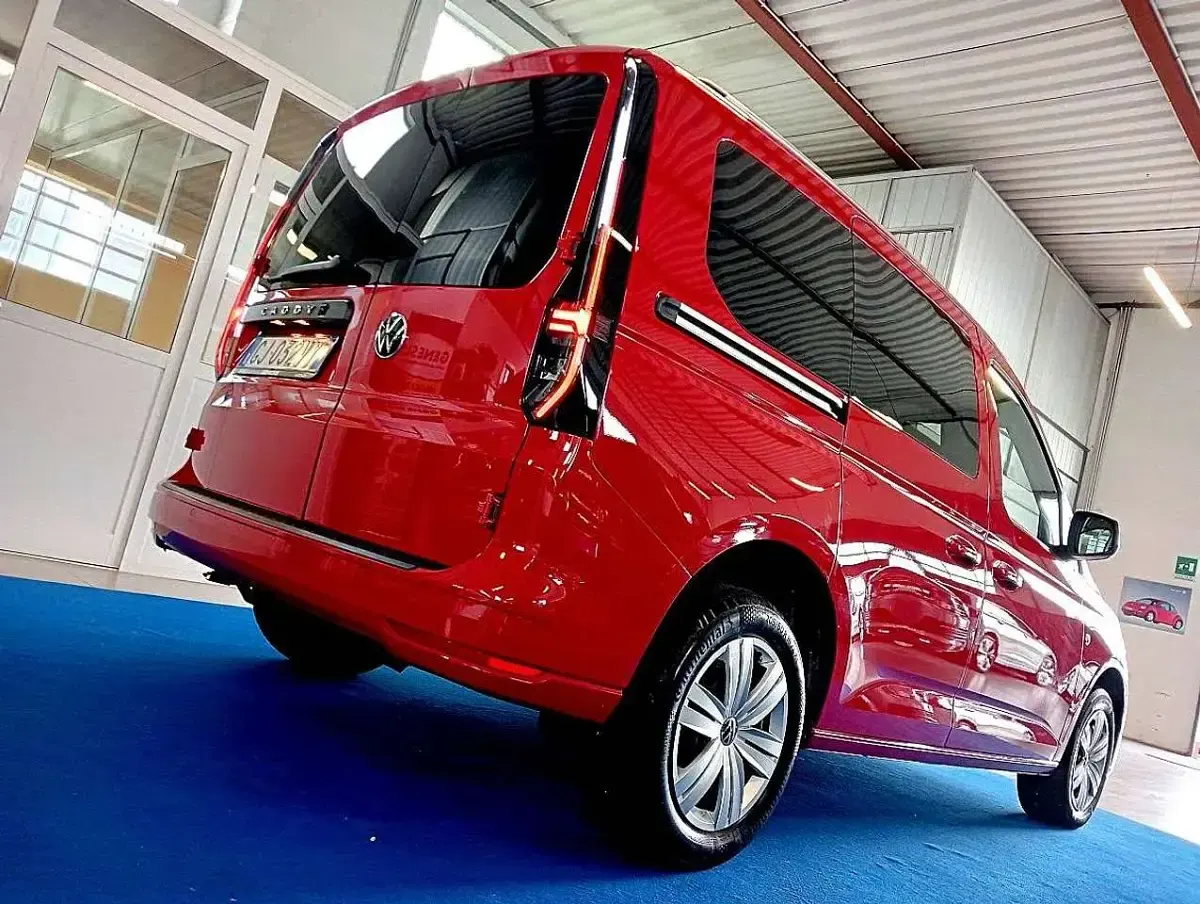 Usata VW Caddy 122 CV (89 kW) 2022 Rosso Monovolume