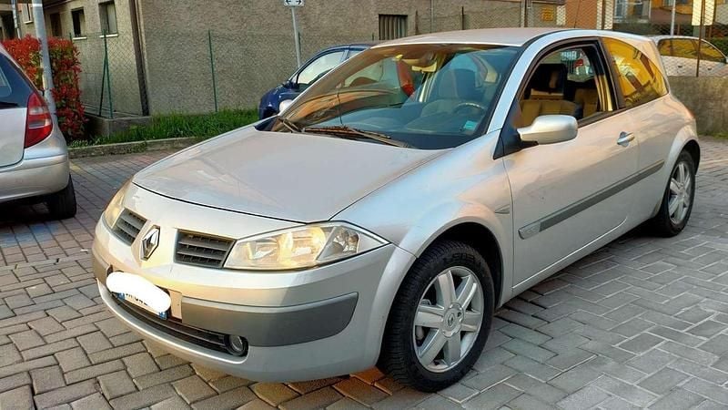 Usata Renault Mégane II Dynamique 82 CV (60 kW) 2004 Argento Berlina