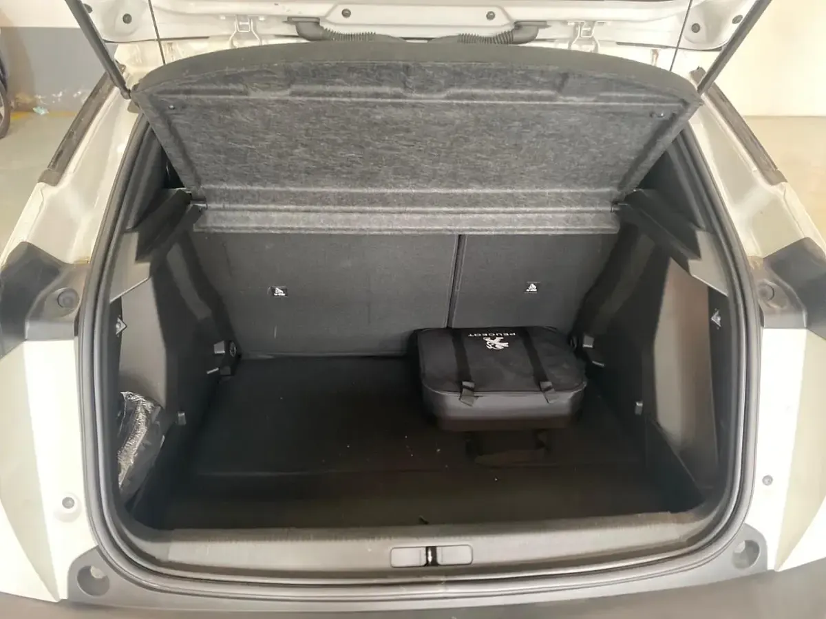 Usata Peugeot e-2008 Active 100 kW (136 CV) 2021 Bianco SUV