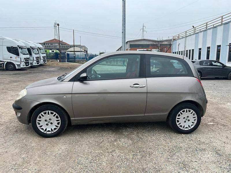 Usata Lancia Ypsilon 60 CV (44 kW) 2006 Grigio Utilitaria