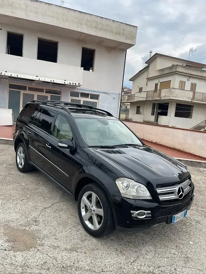Käytetty Mercedes GL320 224 HP (164 kW) 2007 Katumaasturi