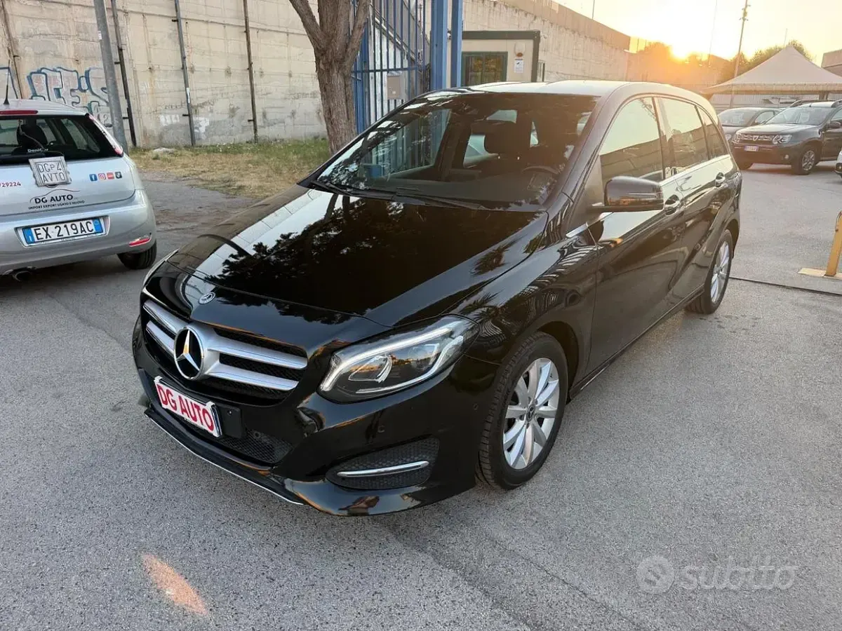 Usata Mercedes B180 Premium 109 CV (80 kW) 2018 Nero Utilitaria