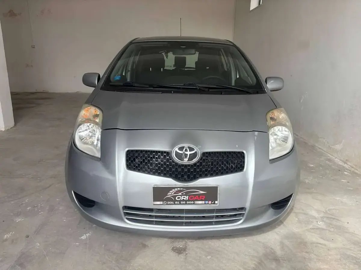 Usata Toyota Yaris 69 CV (50 kW) 2011 Argento Utilitaria