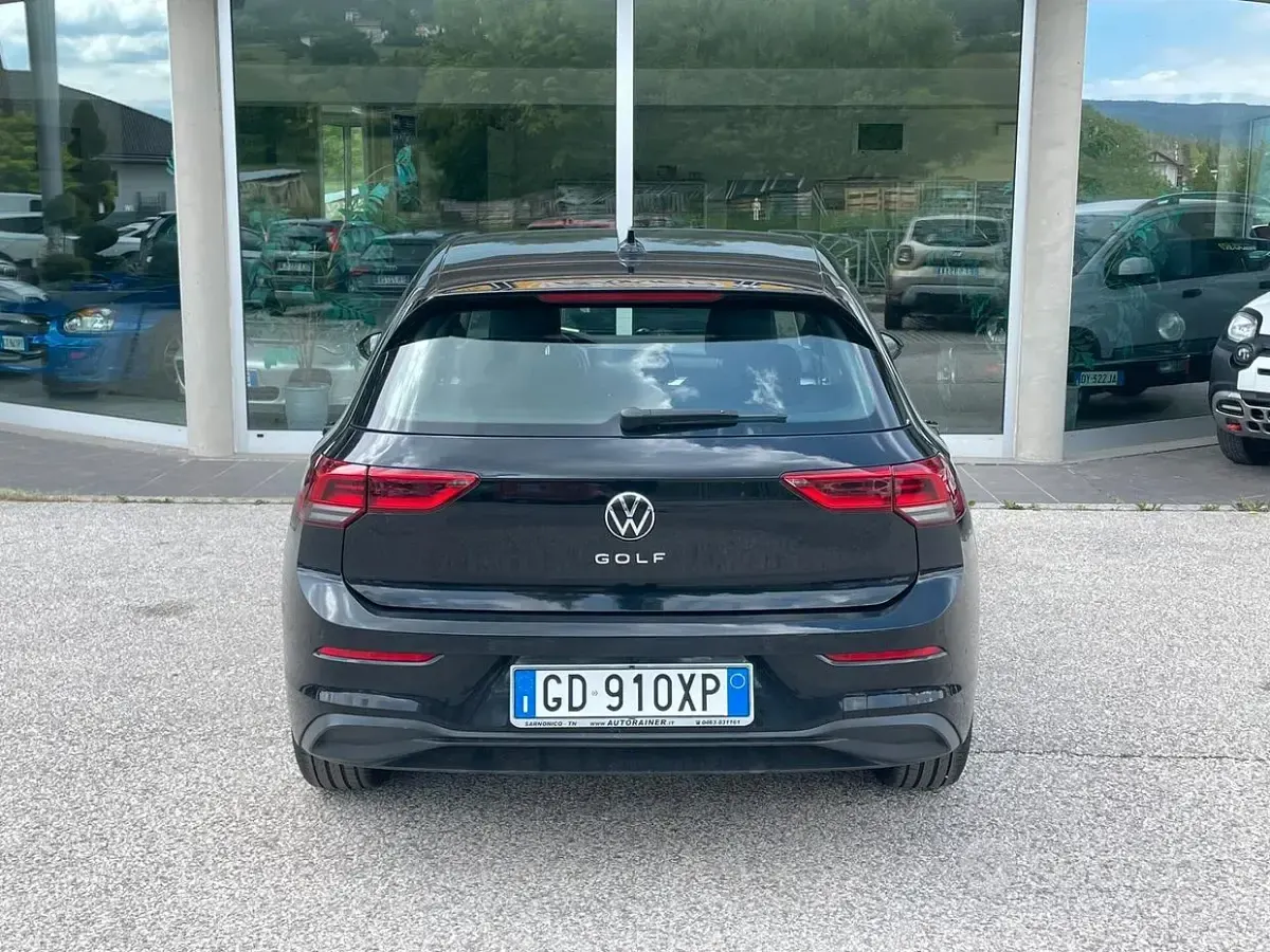 Usata VW Golf VIII Life 116 CV (85 kW) 2021 Nero Berlina