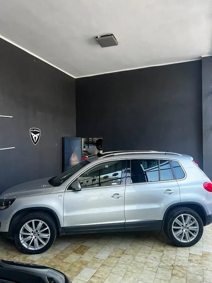 Usata VW Tiguan 140 CV (102 kW) 2012 Grigio SUV