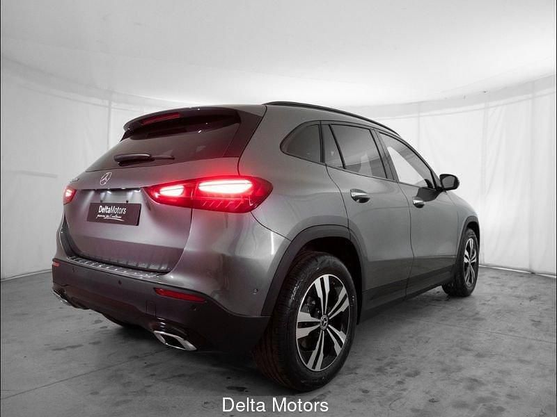 Nuevo Mercedes GLA180 Advanced Plus 116 CV (85 kW) 2026 Negro SUV