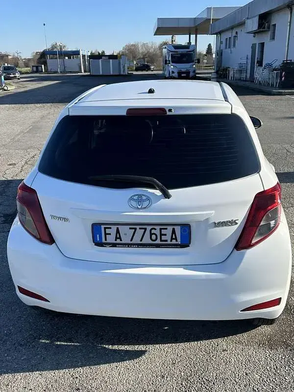 Usata Toyota Yaris 68 CV (50 kW) 2015 Utilitaria