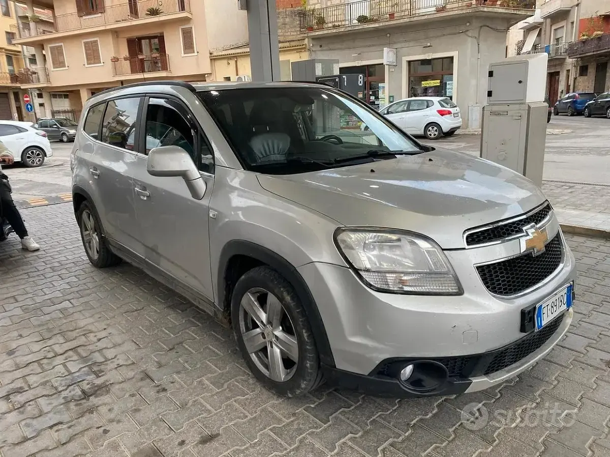 Usata Chevrolet Orlando 163 CV (119 kW) 2012 Grigio Monovolume
