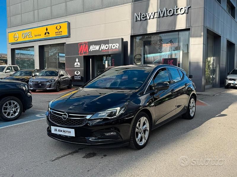 Usata Opel Astra Innovation 110 CV (80 kW) 2017 Nero Berlina
