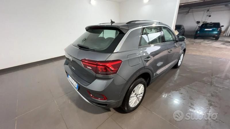 Usata VW T-Roc Life 149 CV (109 kW) 2022 Grigio SUV