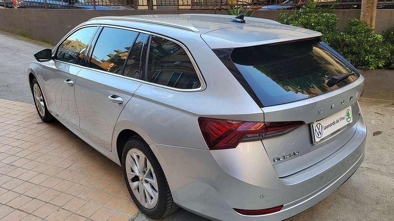 Usata Skoda Octavia Style 150 CV (110 kW) 2022 Argento riflesso Station wagon