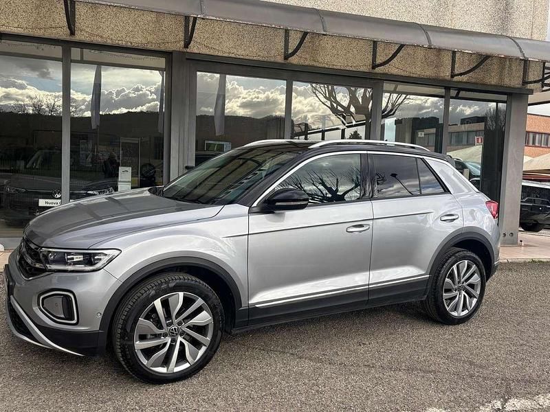 Usata VW T-Roc Style 110 CV (80 kW) 2023 Argento metallizzato tetto ner SUV