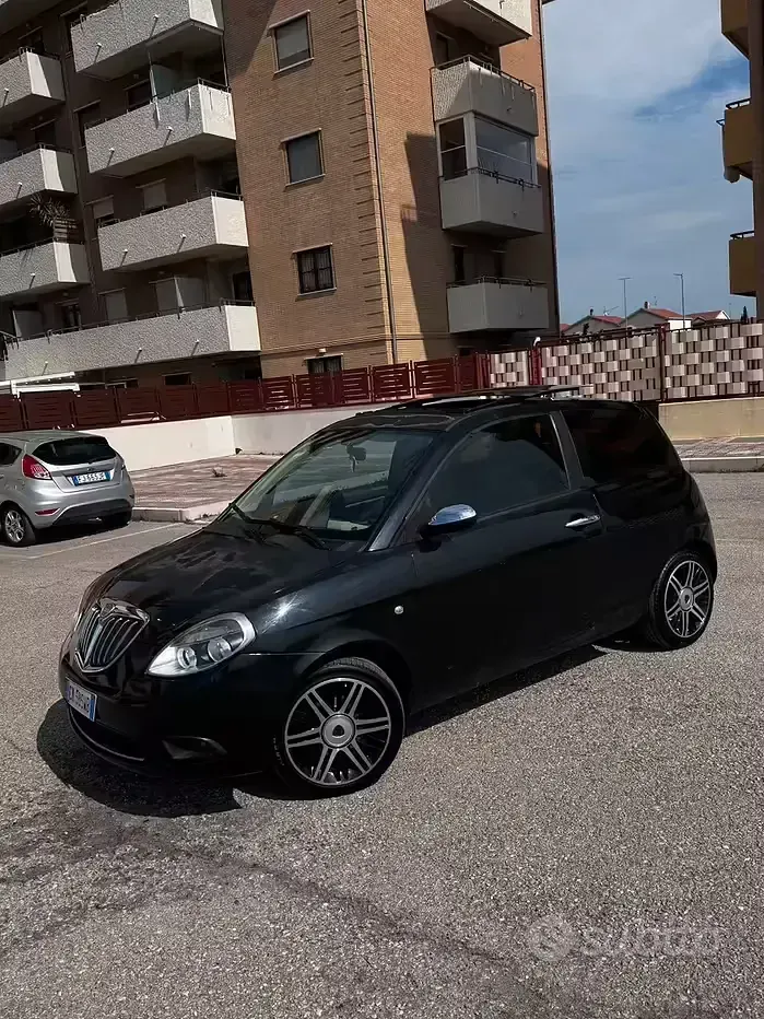 Usata Lancia Ypsilon 69 CV (50 kW) 2004 Nero Utilitaria