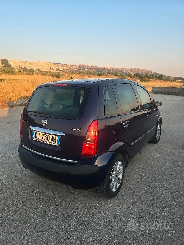 Usata Lancia Musa 101 CV (74 kW) 2007 Bluazzurro Monovolume