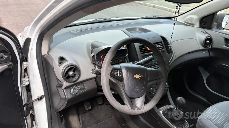Usata Chevrolet Aveo 84 CV (61 kW) 2012 Bianco Berlina