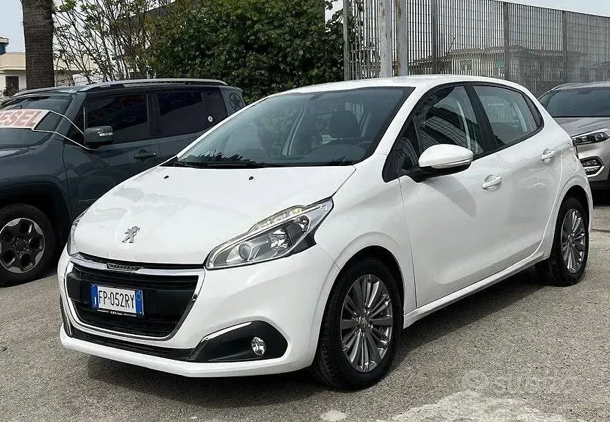Usata Peugeot 208 Allure 75 CV (55 kW) 2018 Bianco Utilitaria