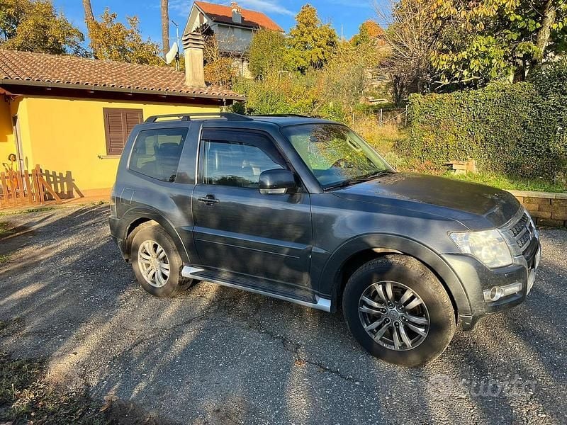 Usata Mitsubishi Pajero 190 CV (139 kW) 2017 Grigio SUV