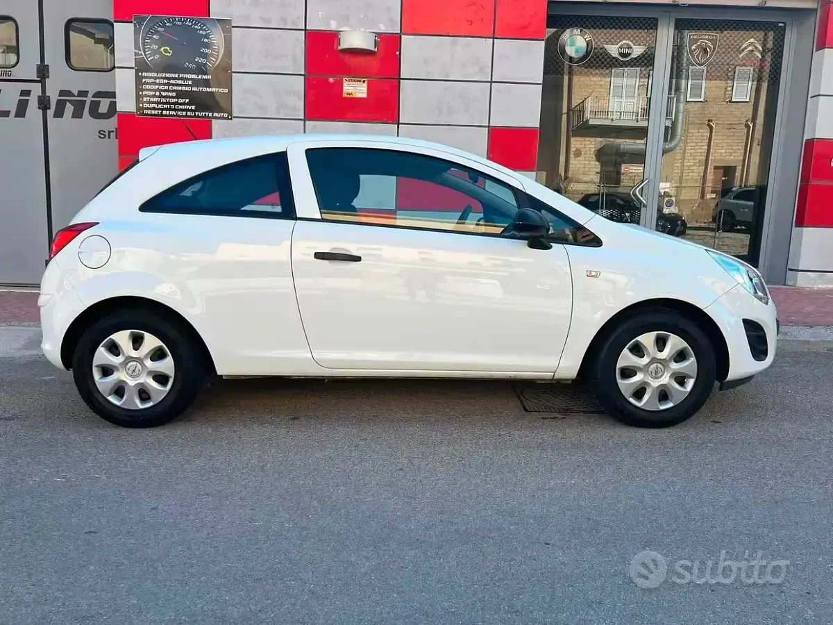 Usata Opel Corsa Selection 65 CV (47 kW) 2012 Bianco Utilitaria