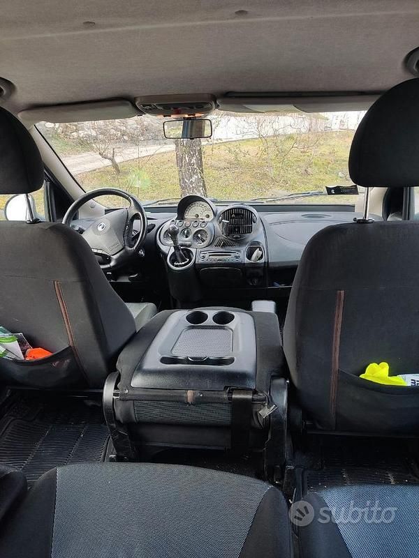 Usata Fiat Multipla Dynamic 120 CV (88 kW) 2008 Blu/azzurro Monovolume