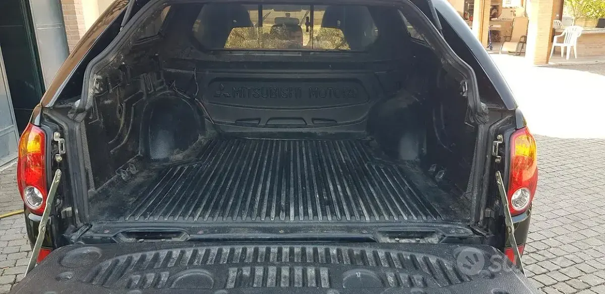 Usata Mitsubishi L200 136 CV (100 kW) 2008 Nero Pick-up