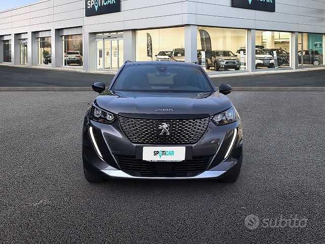 Usado Peugeot 2008 Allure 102 HP (75 kW) 2023 Cinzento SUV