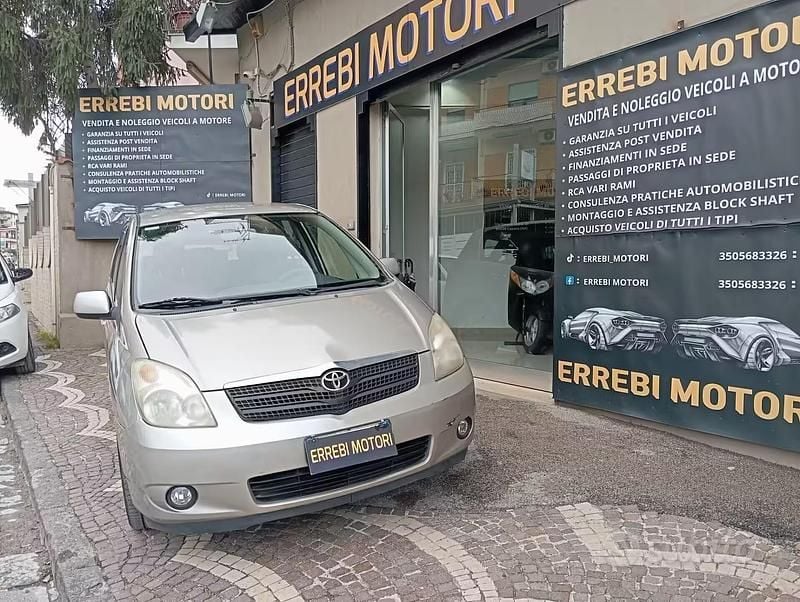 Usata Toyota Corolla 90 CV (66 kW) 2002 Grigio Berlina