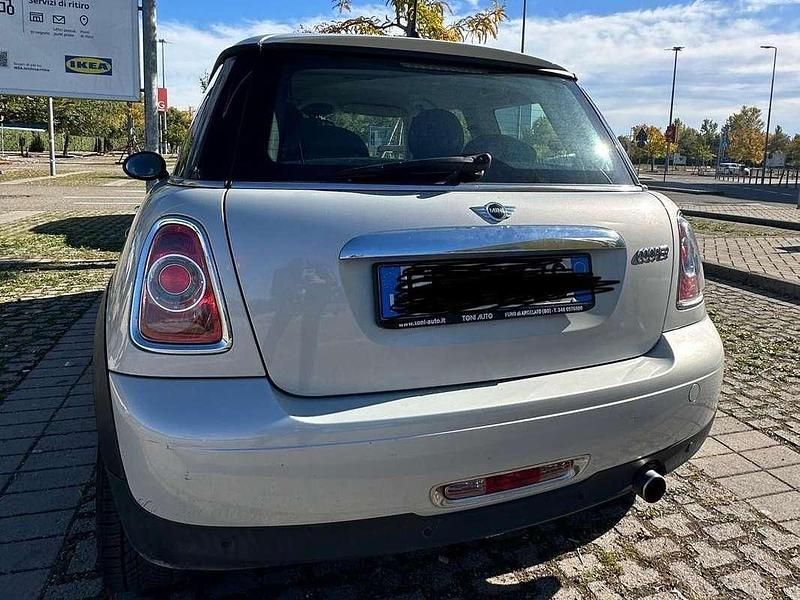 Usado Mini Cooper 122 CV (89 kW) 2010 Plateado Utilitario