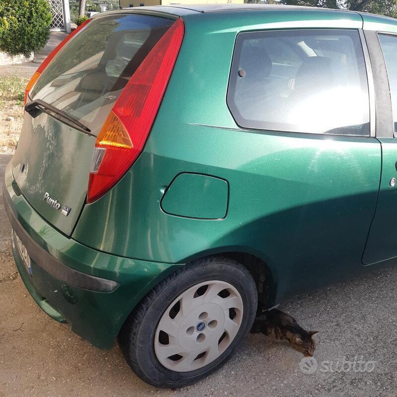 Usato 2003 Fiat Punto Benzin (1.200 €)