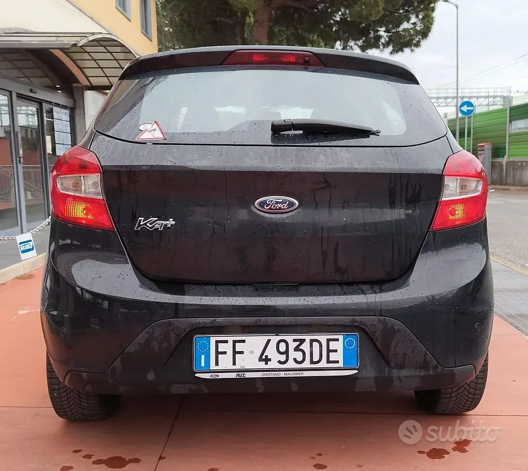 Begagnad Ford Ka Plus 86 HK (63 kW) 2017 Svart Halvkombi