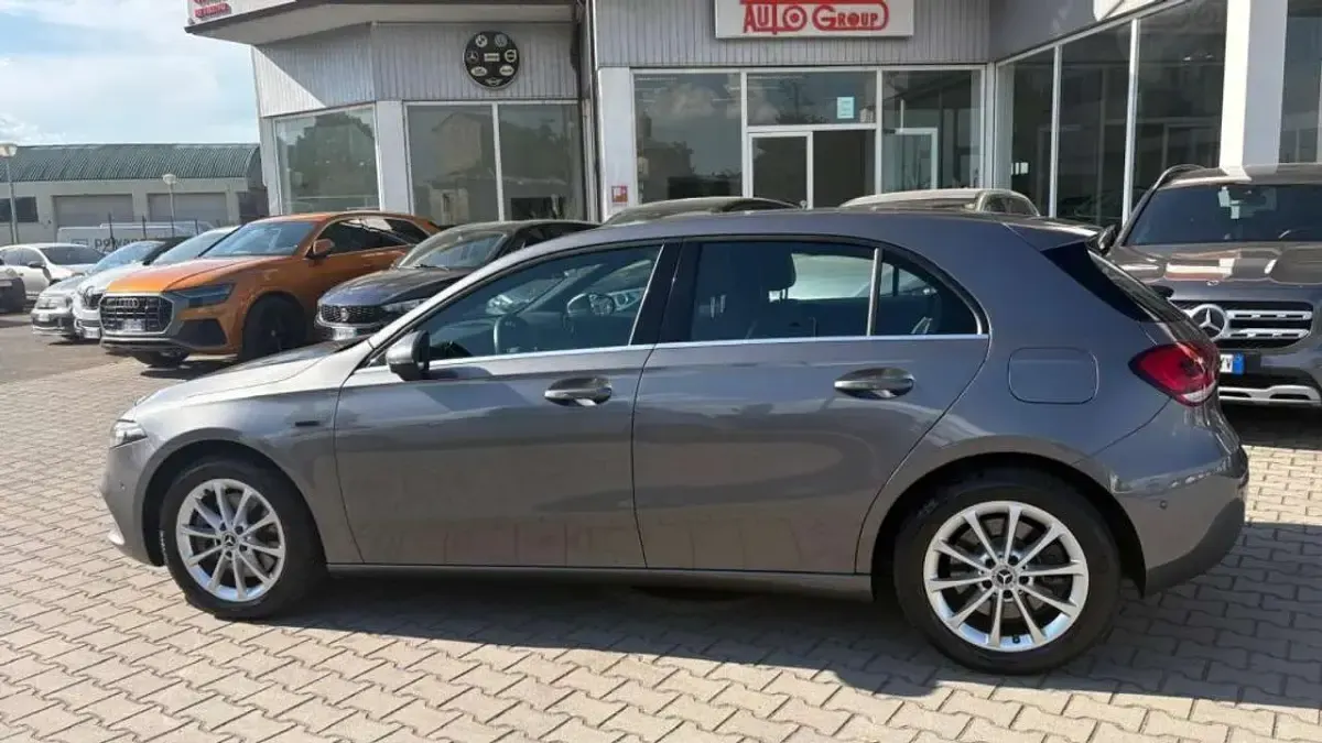 Usata Mercedes A250 Business 160 CV (117 kW) 2021 Grigio scuro Berlina