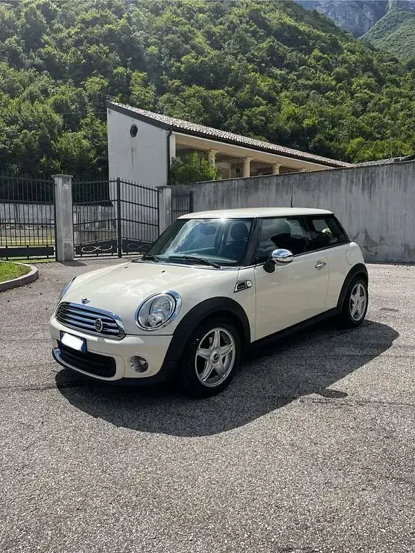 Usata Mini ONE 75 CV (55 kW) 2013 Utilitaria