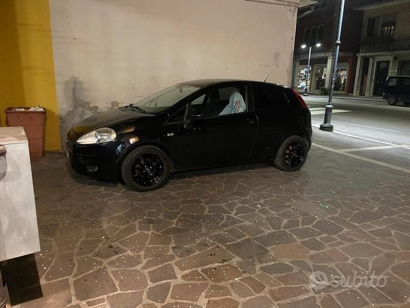 Nero Usata 2009 Fiat Punto Due volumi | 3400 € (Buon prezzo) - Immagine 1/4