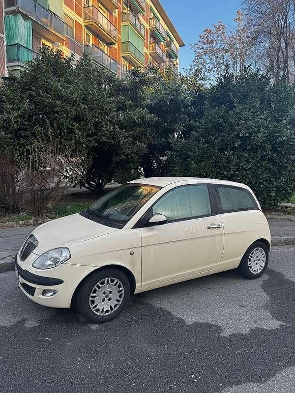 Usata Lancia Ypsilon 60 CV (44 kW) 2005 Beige Utilitaria