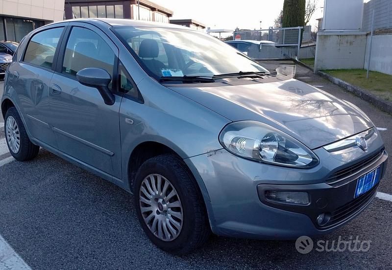 Usata Fiat Grande Punto 69 CV (50 kW) 2010 Grigio Utilitaria