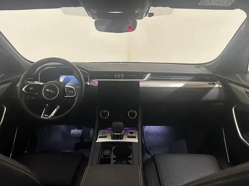 Käytetty Jaguar F-Pace R-Dynamic 204 HP (150 kW) 2023 Valkoinen Katumaasturi