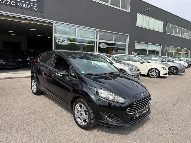 Usata Ford Fiesta 100 CV (73 kW) 2013 Nero Utilitaria