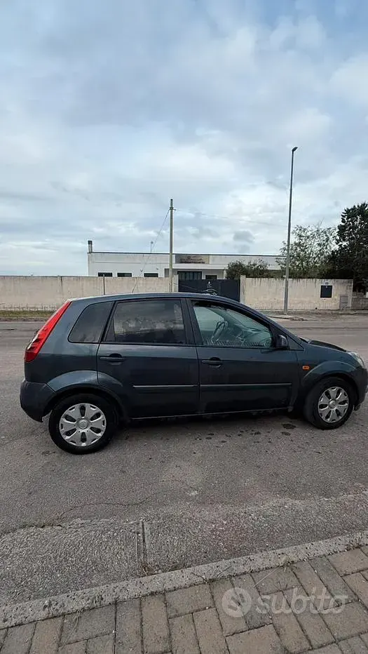 Usata Ford Fiesta 68 CV (50 kW) 2007 Blu Utilitaria