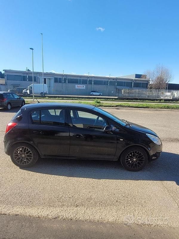Używany Opel Corsa Enjoy 80 KM (58 kW) 2009 Czarny Hatchback