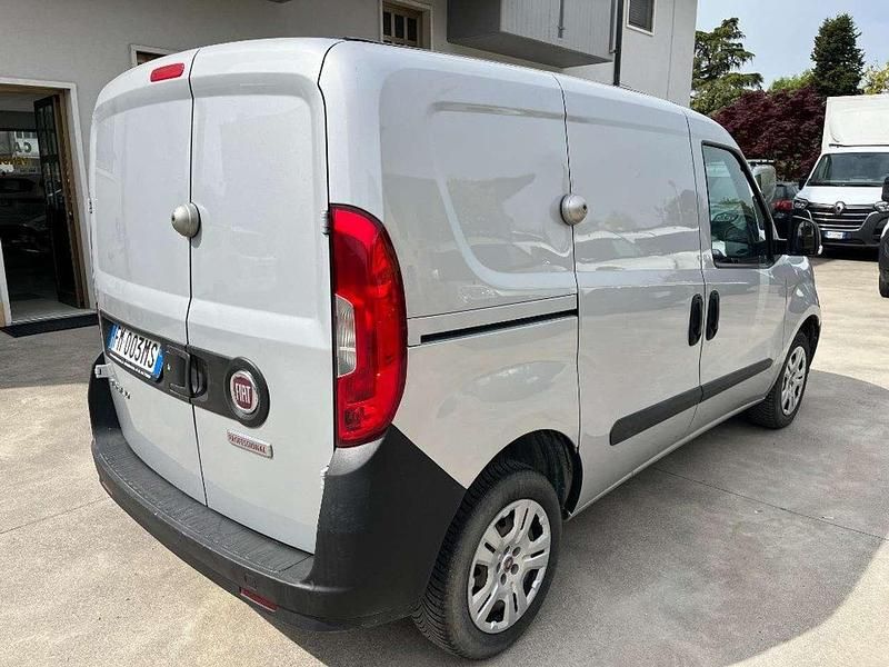Usata Fiat Doblò 95 CV (69 kW) 2018 Argento Monovolume