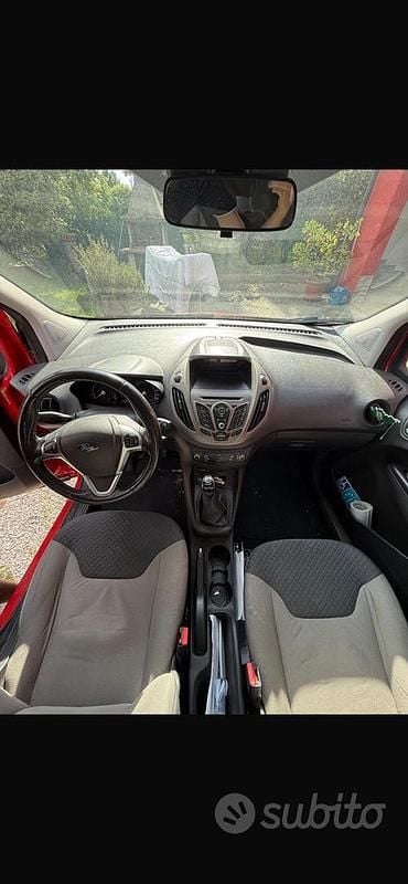 Usata Ford Tourneo Courier 101 CV (74 kW) 2018 Rosso Monovolume