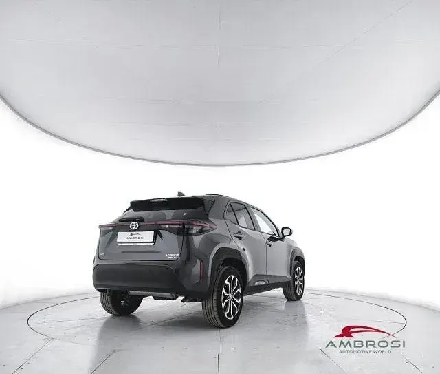 Usata Toyota Yaris 92 CV (67 kW) 2023 Grigio Utilitaria