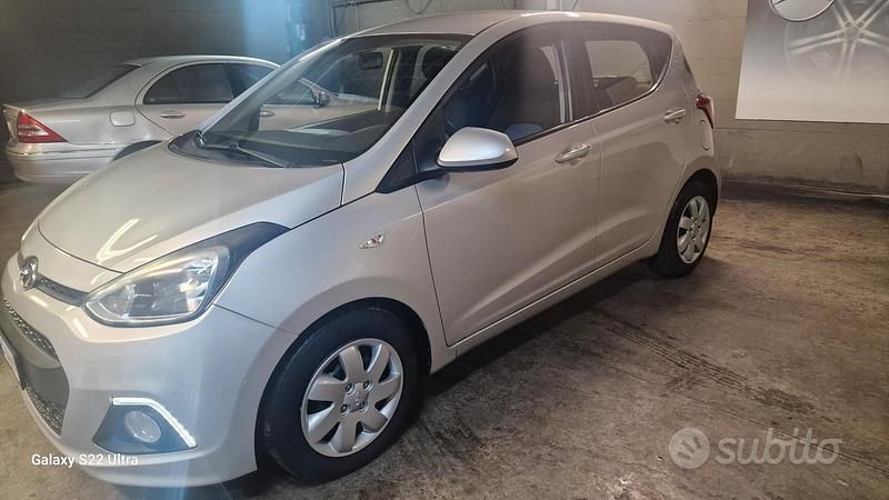 Usata Hyundai i10 Comfort 69 CV (50 kW) 2014 Grigio Utilitaria