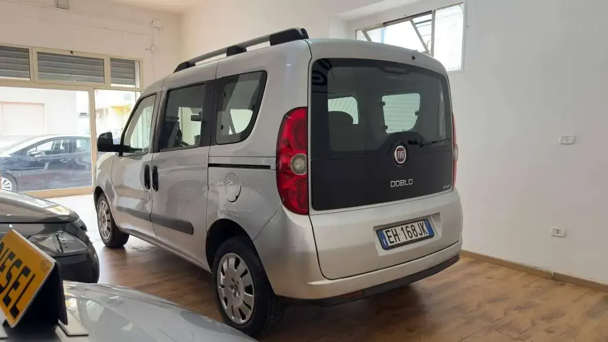 Usata Fiat Doblò Dynamic 105 CV (77 kW) 2011 Grigio Monovolume