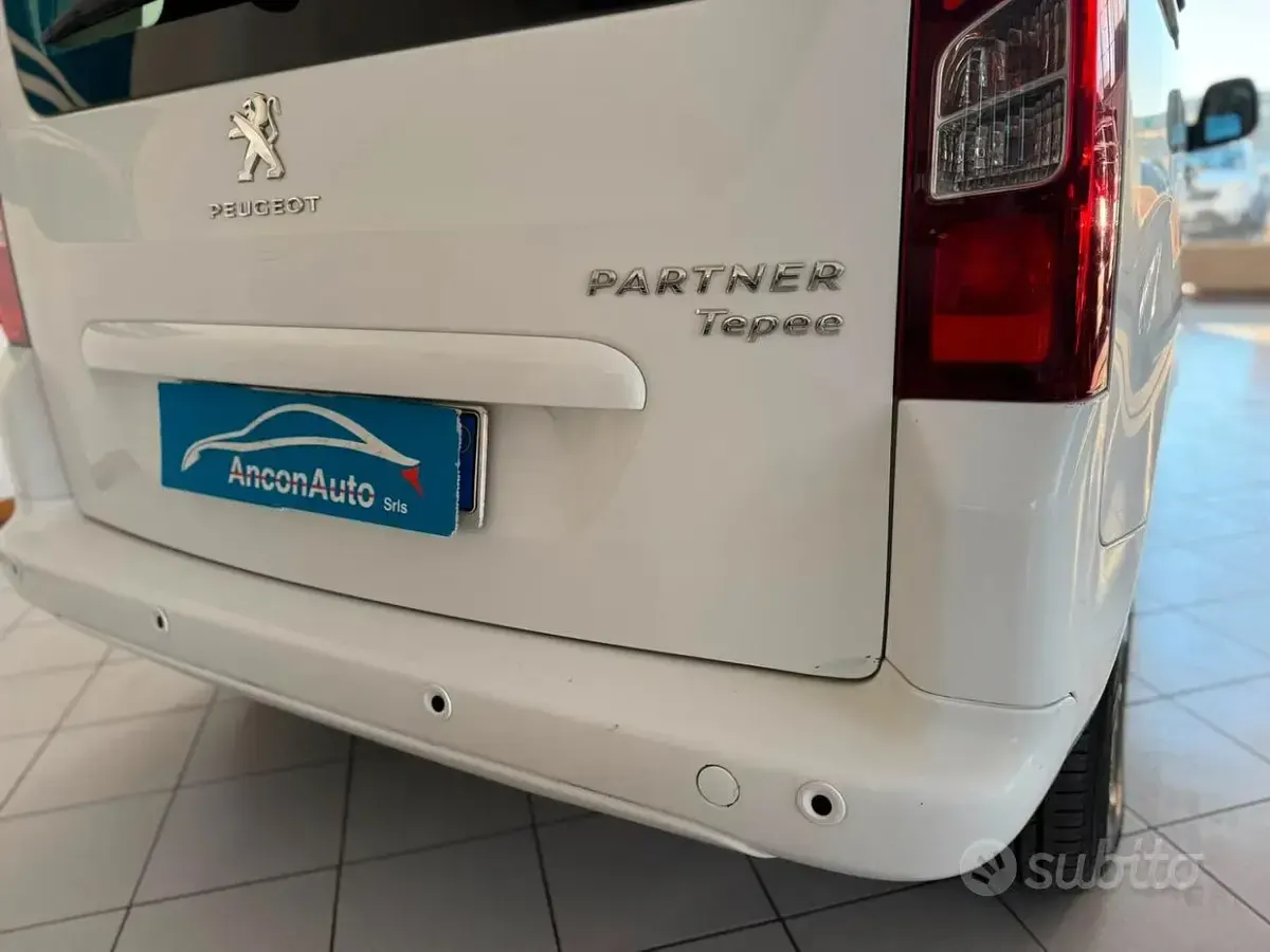 Usata Peugeot Partner Tepee 92 CV (67 kW) 2012 Bianco Monovolume