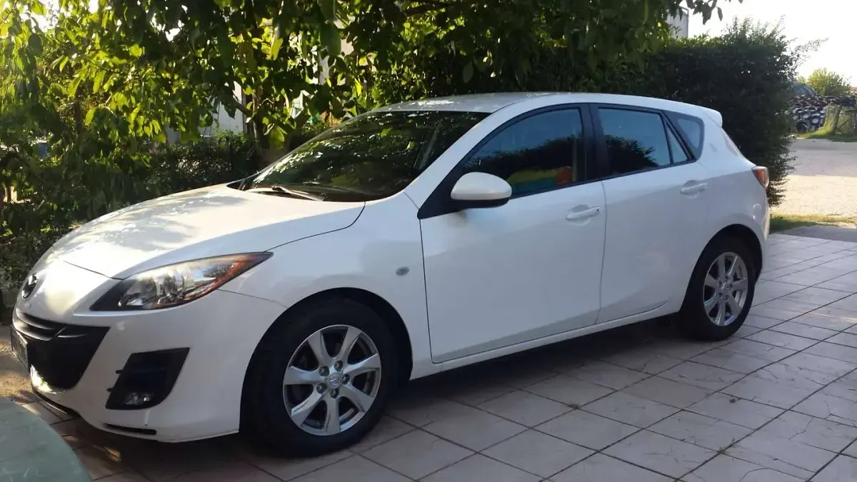 Usata Mazda 3 Active 109 CV (80 kW) 2010 Bianco Berlina