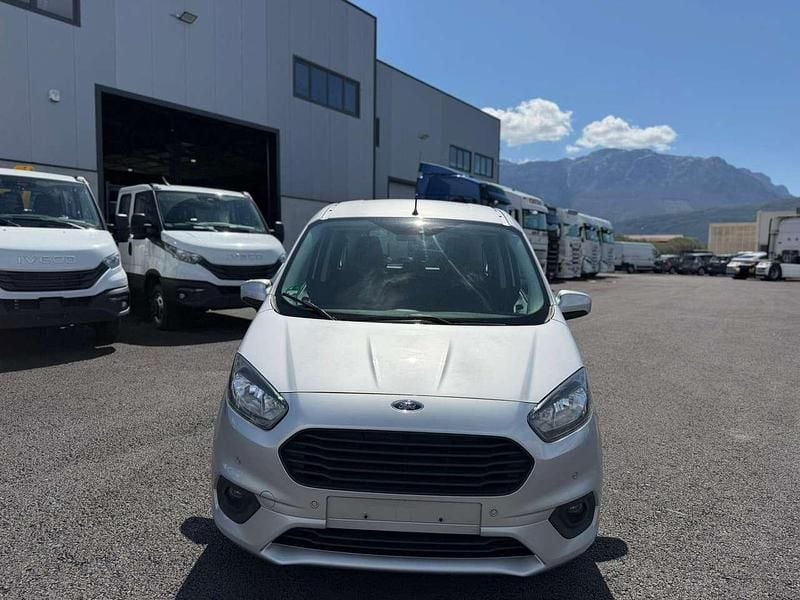 Usata Ford Tourneo Courier 75 CV (55 kW) 2020 Argento Monovolume